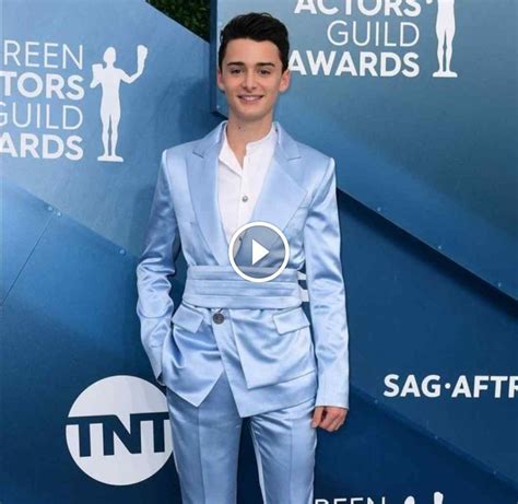 noah schnapp vermögen|Noah Schnapp: Beziehung, Vermögen, Größe, Tattoo, Herkunft